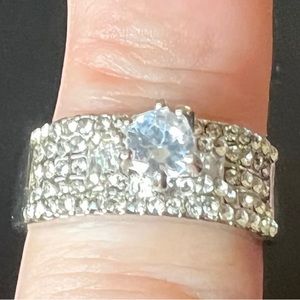 Women’s sterling silver ring natural Sapphire size 10 color silver